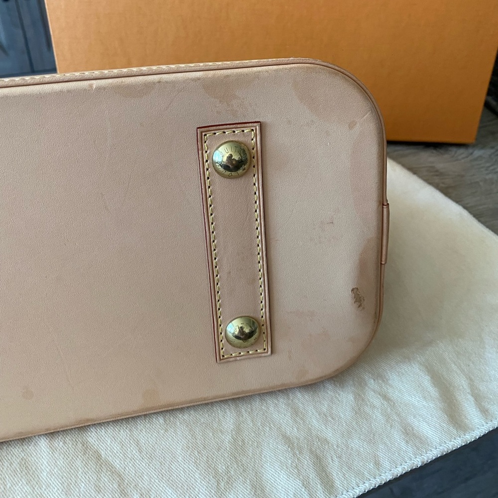 Louis Vuitton Alma - Picture 13 of 15
